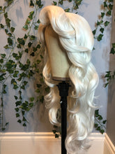 Load image into Gallery viewer, SNOW QUEEN WIG (SPIRIT)